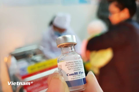 Một trẻ tại Hà Nội tử vong sau tiêm vắcxin ComBE Five. (Ảnh: T.G/Vietnam+)