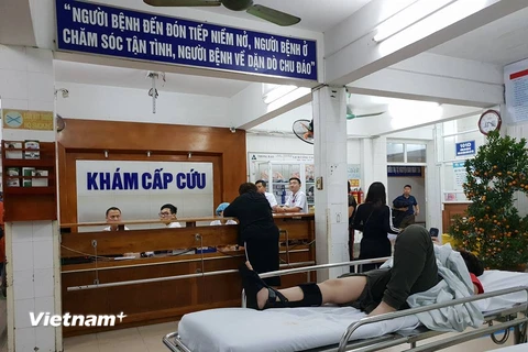 [Photo] Bệnh nhân cấp cứu tăng 1,5 lần so với ngày thường