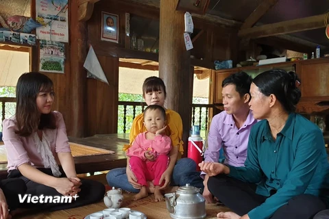 Triển khai xét nghiệm sàng lọc bệnh tan máu bẩm sinh tại xã Minh Quang, tỉnh Tuyên Quang. (Ảnh: PV/Vietnam+)
