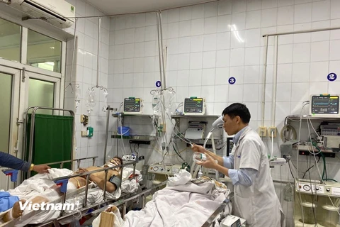 Bệnh nhân cấp cứu tại Bệnh viện Hữu nghị Việt Đức. (Ảnh: PV/Vietnam+)