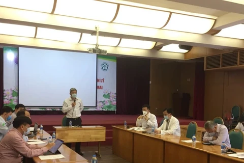 Thứ trưởng Bộ Y tế Nguyễn Trường Sơn phát biểu tại cuộc họp. (Ảnh: PV/Vietnam+)