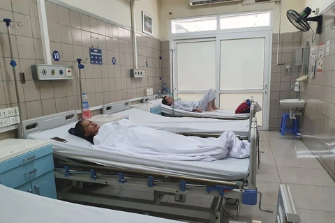 Bác sỹ Bệnh viện Bạch Mai chỉ cách sơ cứu cho người bị sốc nhiệt