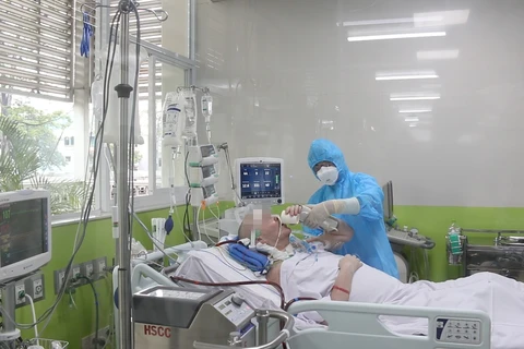 Bệnh nhân 91 đang điều trị tại Bệnh viện Chợ Rẫy. (Ảnh: TTXVN phát)
