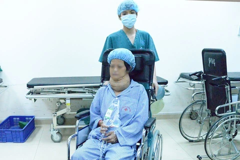 Phẫu thuật cắt bỏ thành công khối bướu giáp khổng lồ cho một phụ nữ