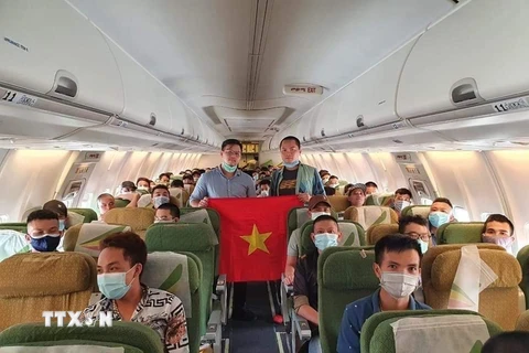 Hơn 130 công dân Việt Nam tại Malaysia và một số nước châu Phi về nước an toàn. (Ảnh: TTXVN phát)