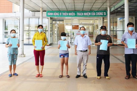 5 bệnh nhân mắc COVID-19 được công bố chữa khỏi tại Quảng Nam. (Ảnh: PV/Vietnam+)