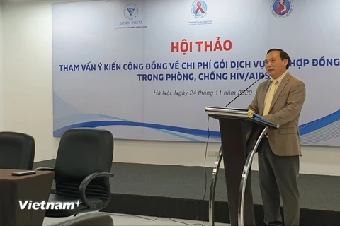 Tiến sỹ Hoàng Đình Cảnh, Phó Cục trưởng Cục Phòng, chống HIV/AIDS phát biểu tại hội thảo. (Ảnh: PV/Vietnam+)