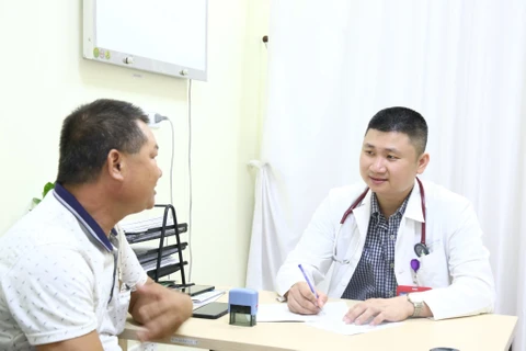 Bệnh nhân khám bệnh lý suy giãn tĩnh mạch. (Ảnh: PV/Vietnam+)