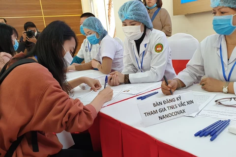 [Photo] Việt Nam tuyển 10.000 người thử nghiệm vắcxin ngừa COVID-19