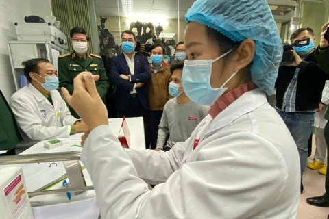 Hình ảnh ca tiêm thử nghiệm vắcxin ngừa COVID-19 đầu tiên của Việt Nam