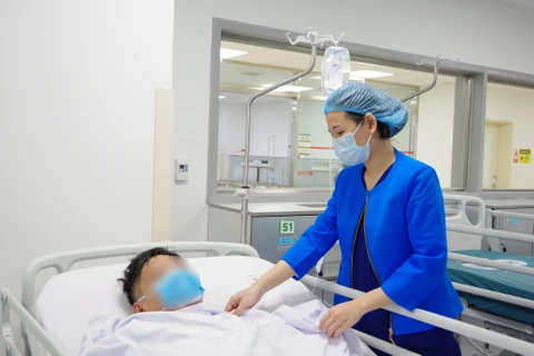 Bệnh nhân đang điều trị tại Bệnh viện Trung ương Quân đội 108. (Ảnh: PV/Vietnam+)