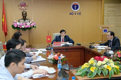 Bộ trưởng Bộ Y tế Nguyễn Thanh Long đã có cuộc họp trực tuyến với Bộ trưởng Bộ Y tế Campuchia. (Ảnh: PV/Vietnam+) 