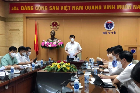 Bộ trưởng Bộ Y tế chủ trì cuộc họp khẩn vào chiều 25/5. (Ảnh: PV/Vietnam+)