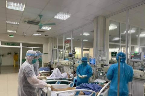Bệnh viện Bệnh Nhiệt đới Trung ương cơ sở Đông Anh điều trị cho các bệnh nhân mắc COVID-19. (Ảnh: PV/Vietnam+)