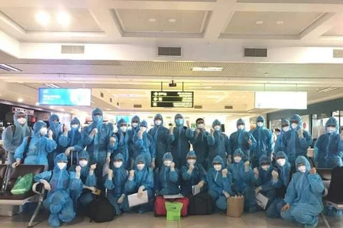 Đoàn y bác sỹ chi viện vào Thành phố Hồ Chí Minh để chống dịch. (Ảnh: PV/Vietnam+)