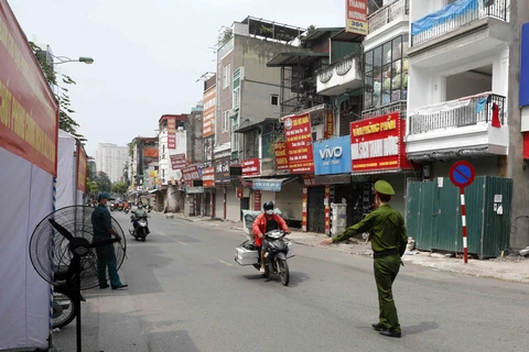 Hà Nội tăng cường kiểm soát người tham gia giao thông tại nhiều tuyến phố. (Ảnh: Trần Việt/TTXVN)