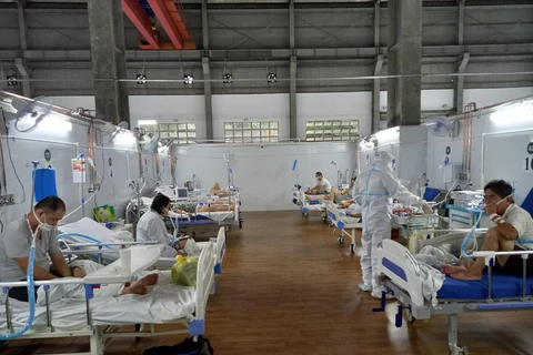 Trung tâm Hồi sức Tích cực COVID-19 do Bệnh viện Bạch Mai phụ trách tại Bệnh viện Dã chiến 16 (đường Đào Trí, Quận 7, TP.HCM). (Ảnh: PV/Vietnam+)