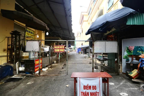 Chợ Hà Đông đóng cửa tạm thời từ tối 23/8/2021 để phòng, chống dịch COVID 19. (Ảnh: Hoàng Hiếu/TTXVN)