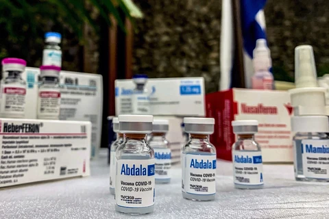 Vaccine Abdala được đóng gói hộp 10 lọ, mỗi lọ chứa 10 liều, mỗi liều 0,5ml. (Ảnh: AFP/TTXVN)
