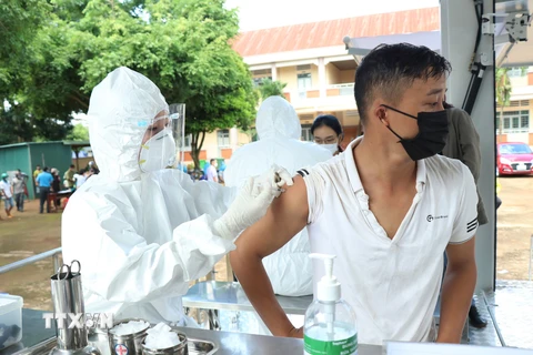Đắk Lắk tổ chức tiêm lưu động vaccine phòng COVID-19. (Ảnh: Tuấn Anh/TTXVN)