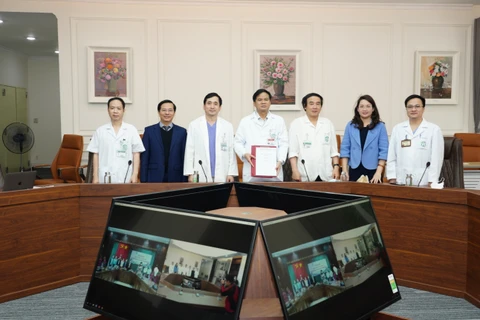 Đại diện lãnh đạo của Bệnh viện Bạch Mai trong buổi lễ ký kết tại Hà Nội.(Ảnh: PV/Vietnam+)