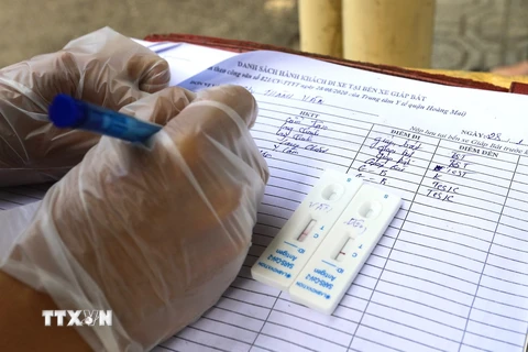 Số ca mắc COVID-19 tại Hà Nội liên tục giảm trong những tuần gần đây. (Ảnh: TTXVN/Vietnam+)
