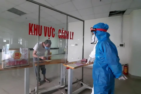 Bộ Y tế vừa ban hành Hướng dẫn điều chỉnh một số quy định về sàng lọc, phân luồng, xét nghiệm người nghi nhiễm SARS-CoV-2. (Ảnh: PV/Vietnam+)