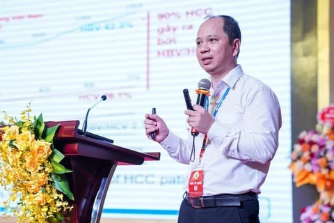 Tiến sĩ Trần Văn Giang - Phó viện trưởng Viện đào tạo và nghiên cứu Bệnh Nhiệt đới. (Ảnh: PV/Vietnam+)