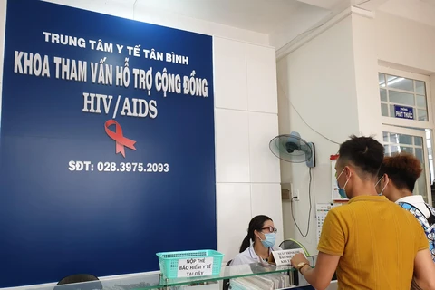 Việt Nam đã thực hiện tiến trình chuyển đổi các nguồn lực tài chính trong nước cho công tác HIV/AIDS. (Ảnh: T.G/Vietnam+)