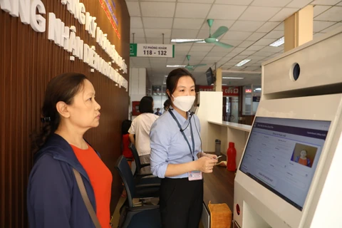 Các bệnh viện đẩy mạnh các ứng dụng hiện đại như nhận diện khuân mặt trong khám chữa bệnh. (Ảnh: PV/Vietnam+)