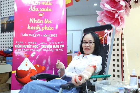 [Photo] Gửi trao giọt máu đào giúp đỡ nhiều bệnh nhân dịp năm mới 