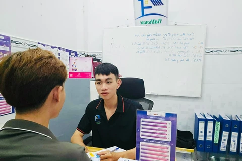Một tổ chức xã hội ở Đồng Nai cung cấp dịch vụ phòng chống HIV/AIDS cho khách hàng. (Ảnh: PV/Vietnam+)