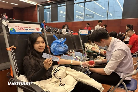 Hàng nghìn bạn trẻ tham gia hiến máu tại Ngày hội Trái tim tình nguyện 