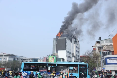 Hà Nội: Hỏa hoạn ở khu vực ngã 6 Ô Chợ Dừa, nghi do chập bảng điện