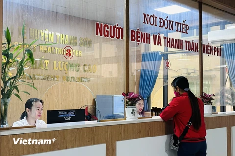 Nơi đón tiếp người bệnh khám chữa bệnh bảo hiểm y tế tại Trung tâm Y tế huyện Thanh Sơn, tỉnh Phú Thọ. (Ảnh: PV/Vietnam+)