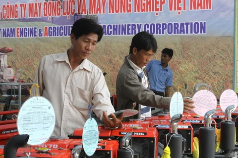 Khách tham quan Hội chợ Nông nghiệp quốc tế Việt Nam 2012. (Ảnh: Duy Khương/TTXVN)