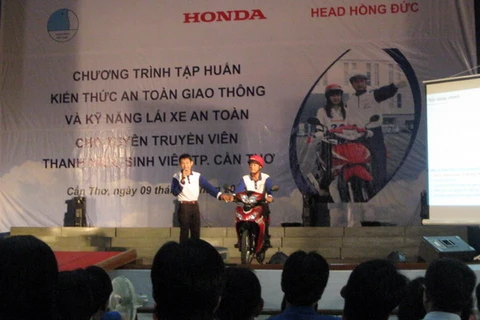 Honda đào tạo lái xe an toàn cho sinh viên Cần Thơ. (Ảnh: Bích Ngân/Vietnam+)