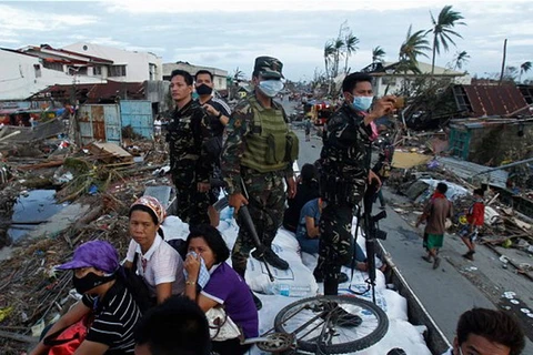 Bộ Quốc phòng ủng hộ quân đội Philippines 30.000 USD 
