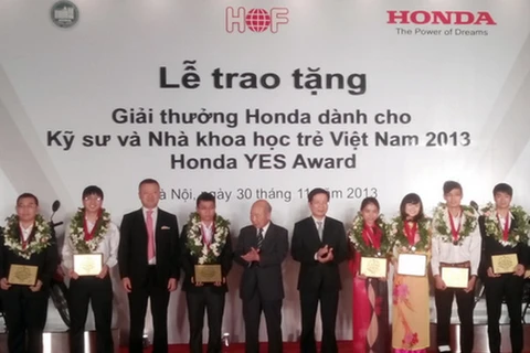  Trao giải thưởng cho kỹ sư và nhà khoa học trẻ Việt Nam