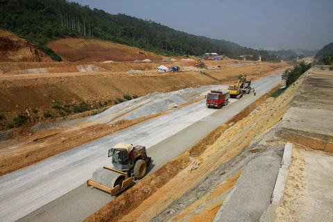 Cần đẩy nhanh tiến độ dự án đường cao tốc Nội Bài-Lào Cai