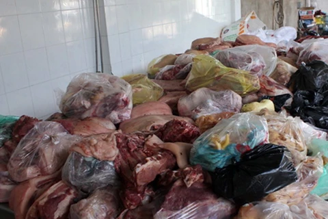 Bắt giữ gần 2 tấn thịt lợn và nội tạng không rõ nguồn gốc