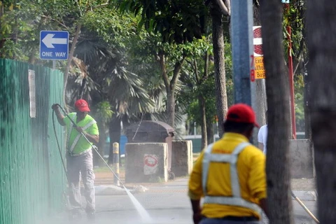 Singapore yêu cầu tăng lương cho công nhân vệ sinh và bảo vệ