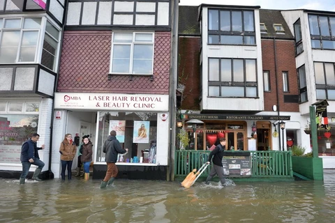 Lũ lụt gây thiệt hại 1,4 tỷ USD cho các doanh nghiệp Anh