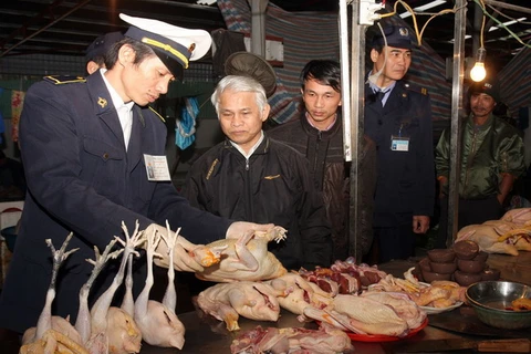 Hà Nội trang bị 200 máy kiểm tra thực phẩm cho cán bộ thú y