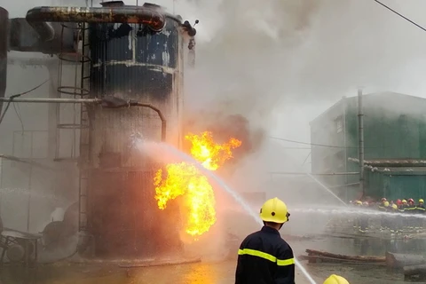 Cháy lớn tại nhà máy sản xuất gỗ MDF-VRG Quảng Trị