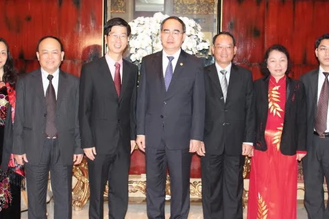 Chủ tịch Mặt trận Tổ quốc Việt Nam thăm Singapore