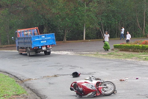Xe tải đi vào đường cấm gây nên tai nạn chết người