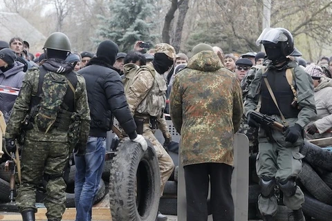 "Nga triển khai hàng chục nghìn quân gần biên giới Ukraine"