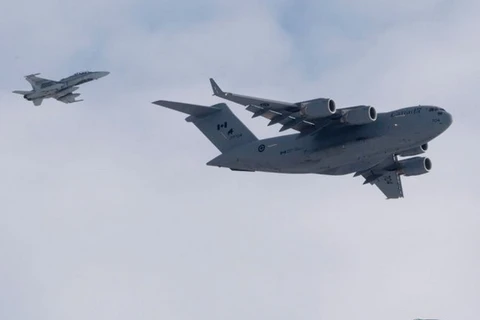 Mỹ, Canada nhất loạt tăng cường không quân tại Đông Âu