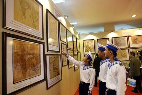 Triển lãm bản đồ và trưng bày tư liệu “Hoàng Sa, Trường Sa của Việt Nam - Những bằng chứng lịch sử," tại Đà Nẵng, tháng 1/2014. (Ảnh:Trần Lâm/TTXVN)